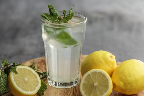 agua con limon diurético